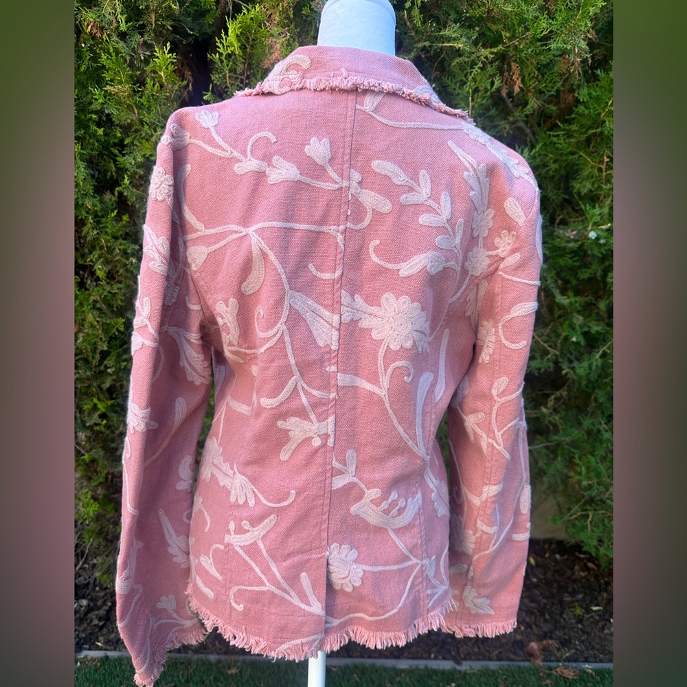 Bloomingdale's Pink Floral Acrylic Blazer/Jacket Fitted Design - Picture 3 of 7